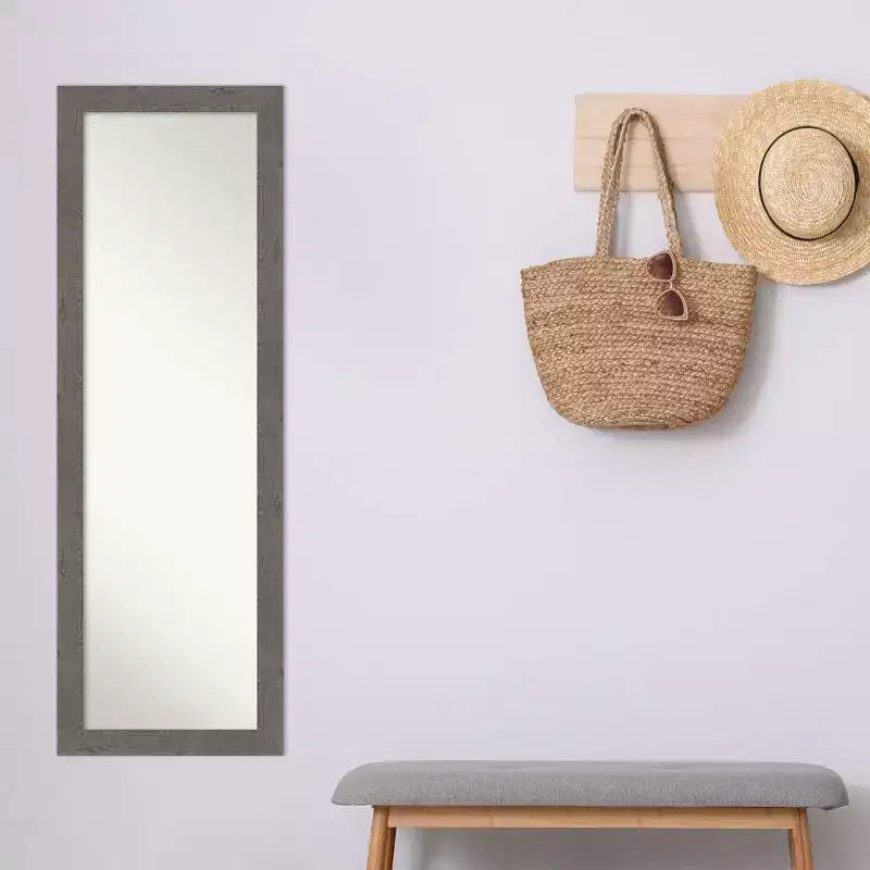 Specchio a figura intera per porta, stretto, 18" x 52", non smussato, rustico, effetto plancia, grigio