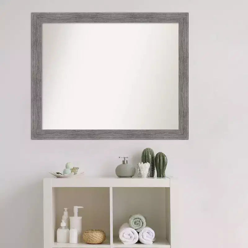 Specchio da parete rettangolare moderno 32" x 26" senza smussatura Pinstripe Plank Gray Narrow per bagno: Cornice in polistirene, da parete