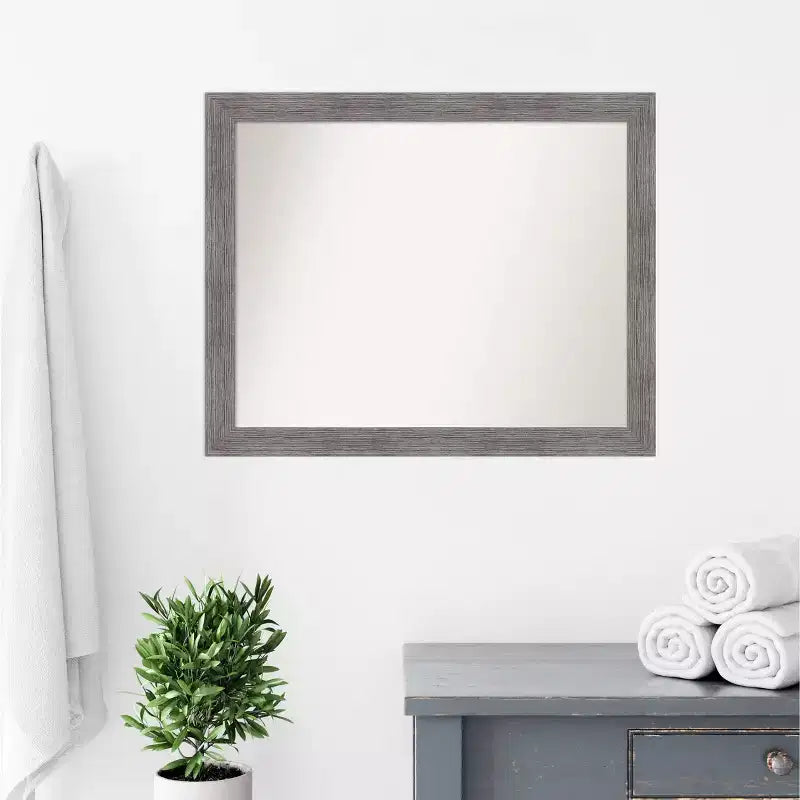 Specchio da parete rettangolare moderno 32" x 26" senza smussatura Pinstripe Plank Gray Narrow per bagno: Cornice in polistirene, da parete