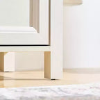 Cassettiera Tsubasa in legno con cassetti e pomelli rotondi in metallo