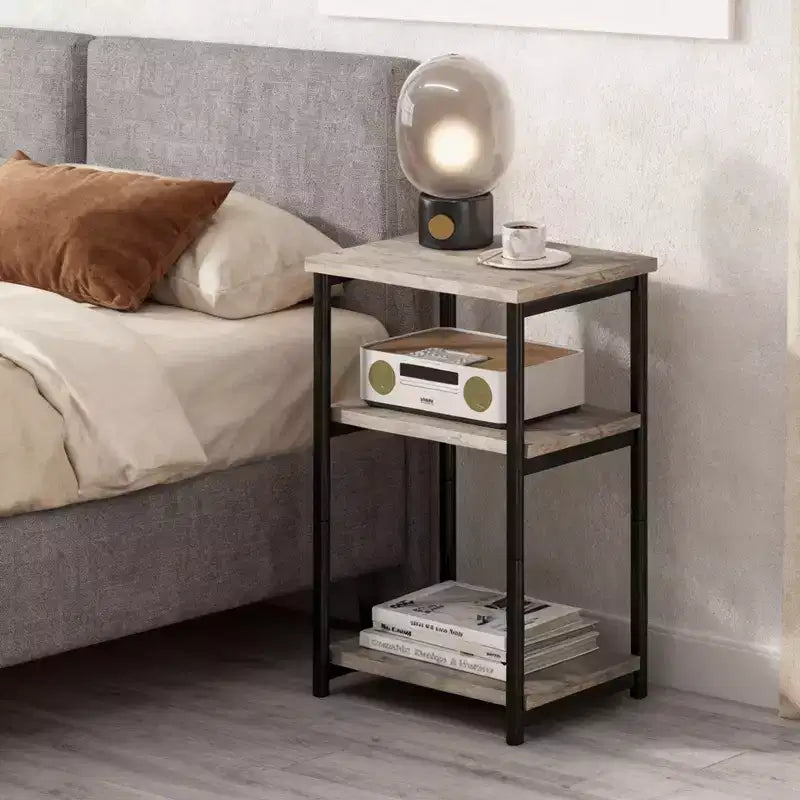 Tavolino Rustico a 3 Ripiani a C, Tavolino Stretto Salvaspazio con Ripiani Portaoggetti, Comodino Sottile per Soggiorno, Camera da Letto, GRIGIO
