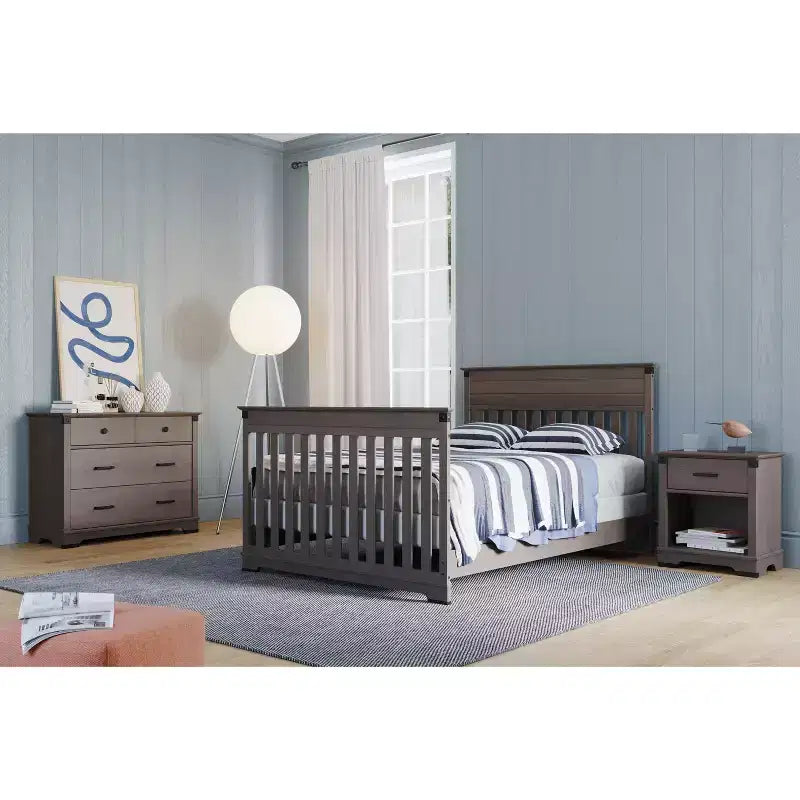 Comodino Redmond a 1 cassetto per cameretta o camera da letto, cassetto portaoggetti capiente, realizzato in robusto legno di pino, finitura atossica e sicura per i bambini
