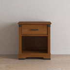 Comodino Redmond a 1 cassetto per cameretta o camera da letto, cassetto portaoggetti capiente, realizzato in robusto legno di pino, finitura atossica e sicura per i bambini