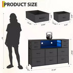 Comò a 10 cassetti in tessuto, mobile TV da centro di intrattenimento con presa di corrente e luce LED per TV da 45-55 pollici, cassettiera con piano in legno per camera da letto