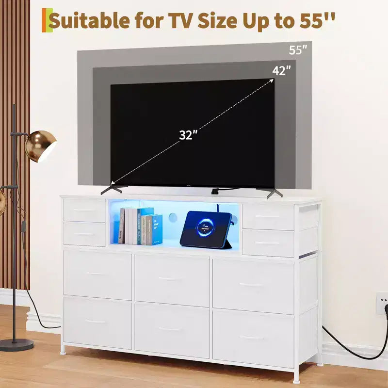 Comò a 10 cassetti in tessuto, mobile TV da centro di intrattenimento con presa di corrente e luce LED per TV da 45-55 pollici, cassettiera con piano in legno per camera da letto