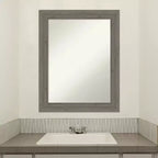 Specchio da parete per bagno in legno, stretto, non smussato, grigio Fencepost, 28,5 x 22,5 pollici