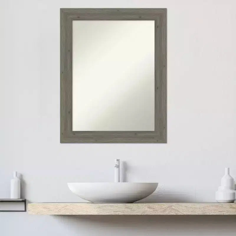 Specchio da parete per bagno in legno, stretto, non smussato, grigio Fencepost, 28,5 x 22,5 pollici