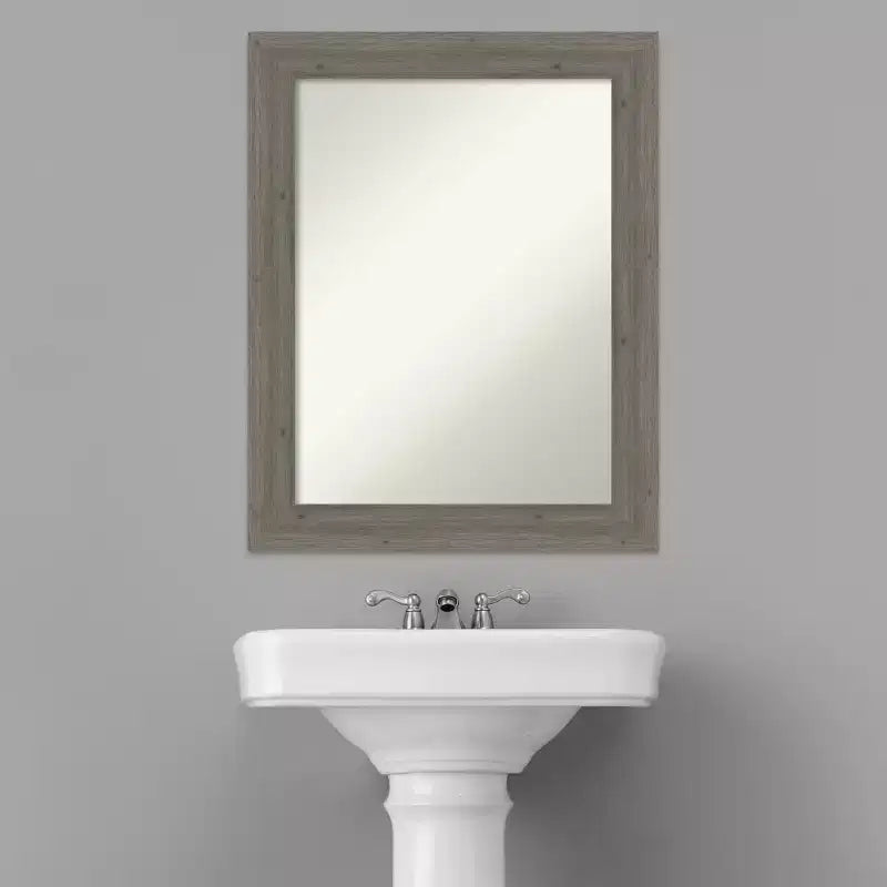 Specchio da parete per bagno in legno, stretto, non smussato, grigio Fencepost, 28,5 x 22,5 pollici