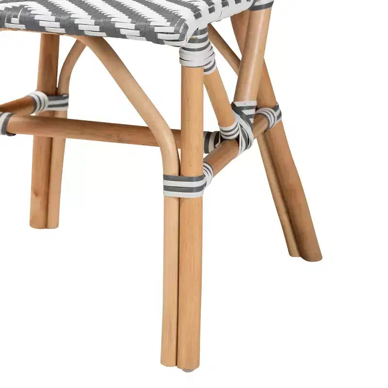 Sedia da bistrot moderna in vimini grigio e bianco francese e rattan naturale